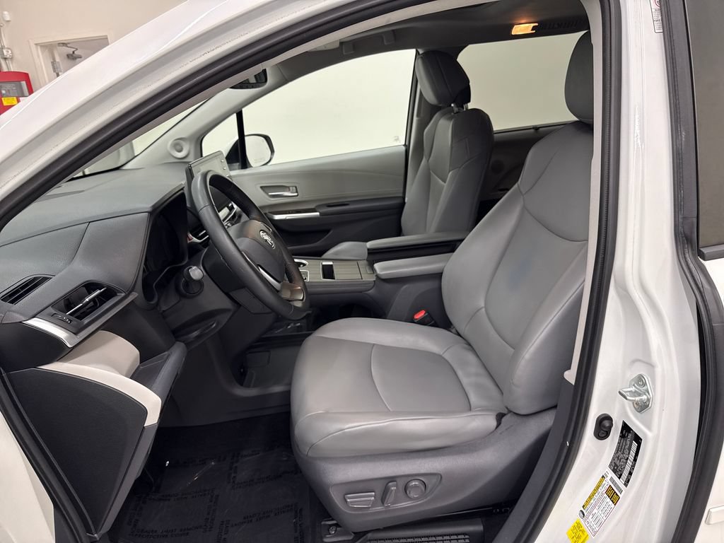 Used 2021 Toyota Sienna XLE w/ XLE Plus Package FWD image 13
