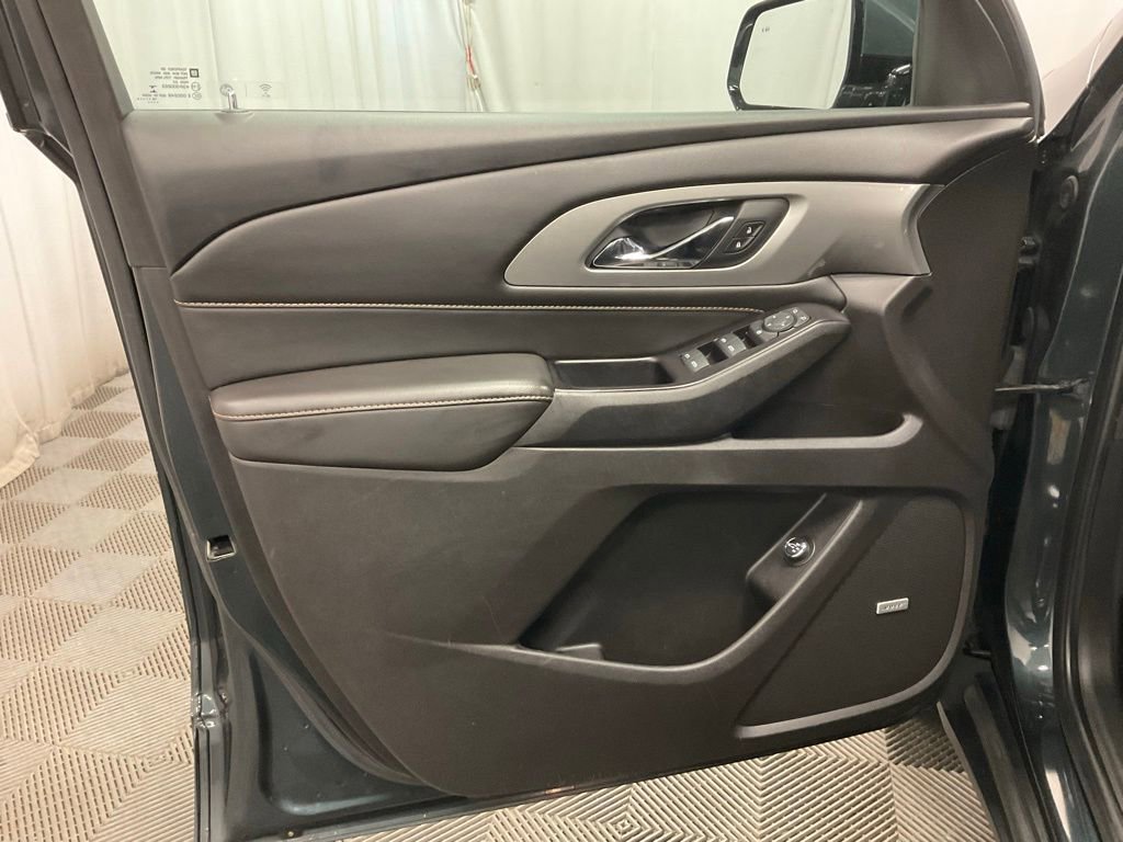 Used 2019 Chevrolet Traverse LT w/ LT Premium Package AWD/4WD image 16