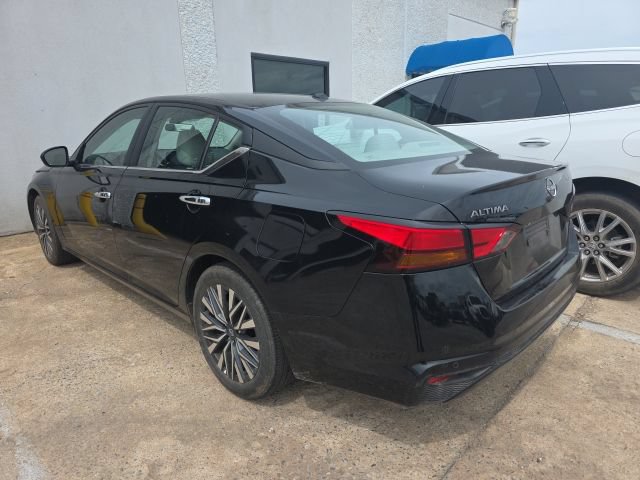 Used 2025 Nissan Altima 2.5 SV FWD image 3