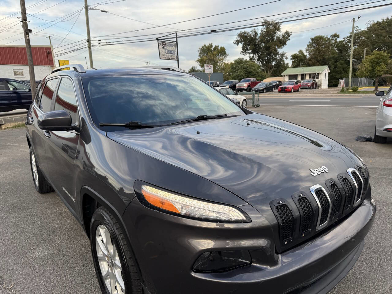 Used 2017 Jeep Cherokee Latitude w/ Safety/Convenience Group image 27