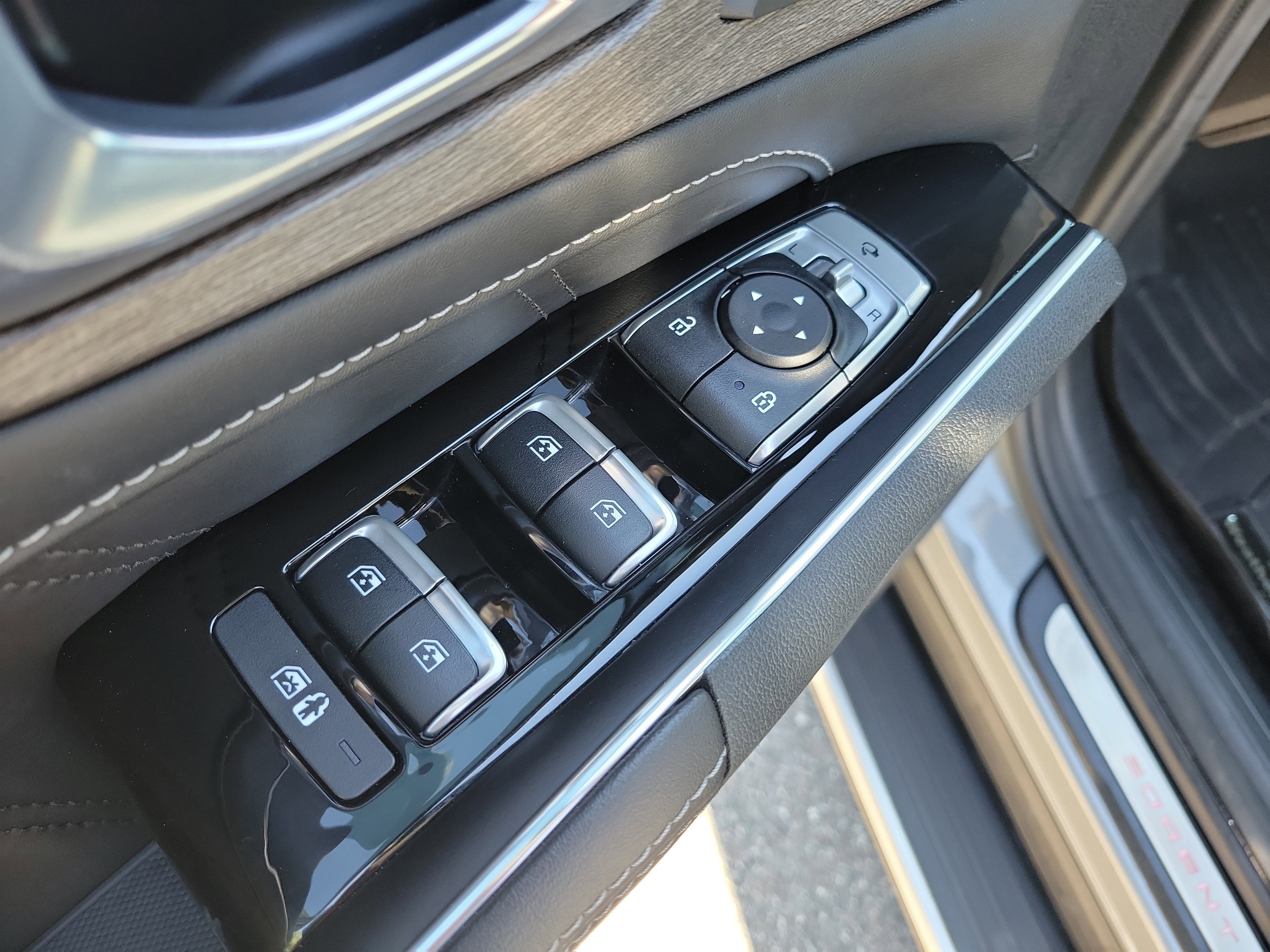 Certified 2023 Kia Sorento SX Prestige AWD/4WD image 22