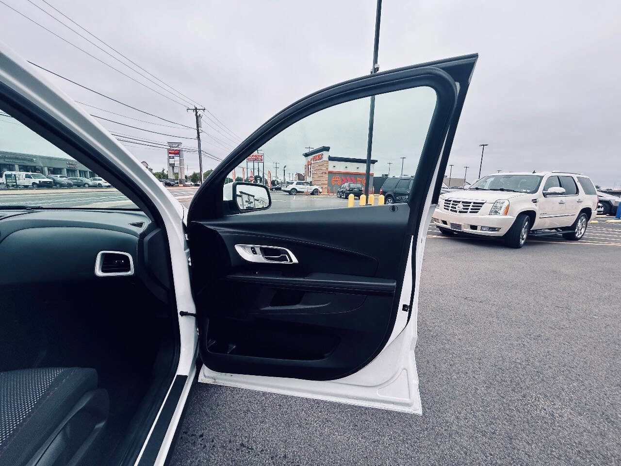 Used 2017 Chevrolet Equinox LT w/ Convenience Package image 39