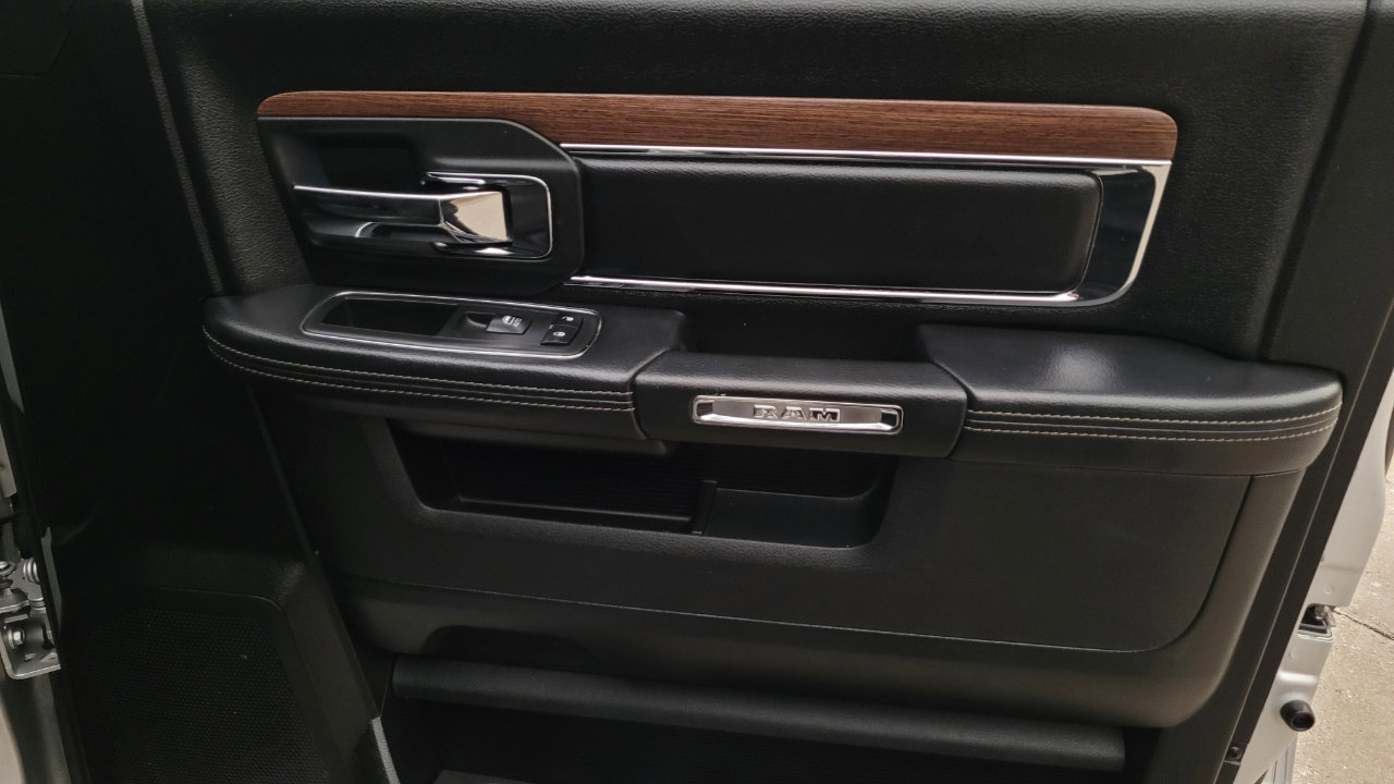 Used 2017 RAM 1500 Laramie image 32