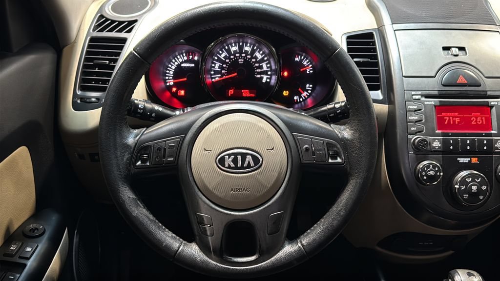 Used 2011 Kia Soul ! FWD image 18