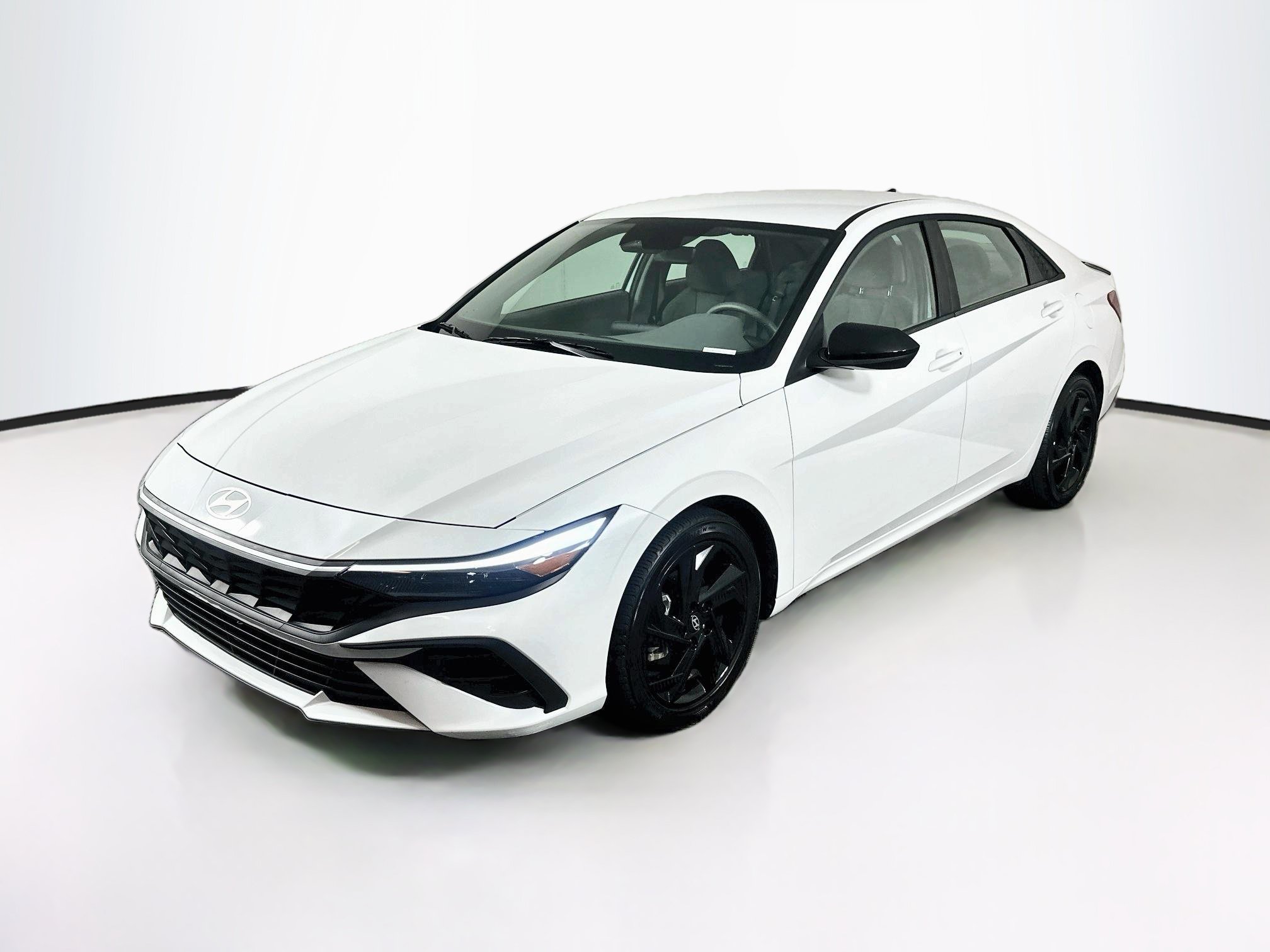 Used 2026 Hyundai Elantra Sport FWD image 3