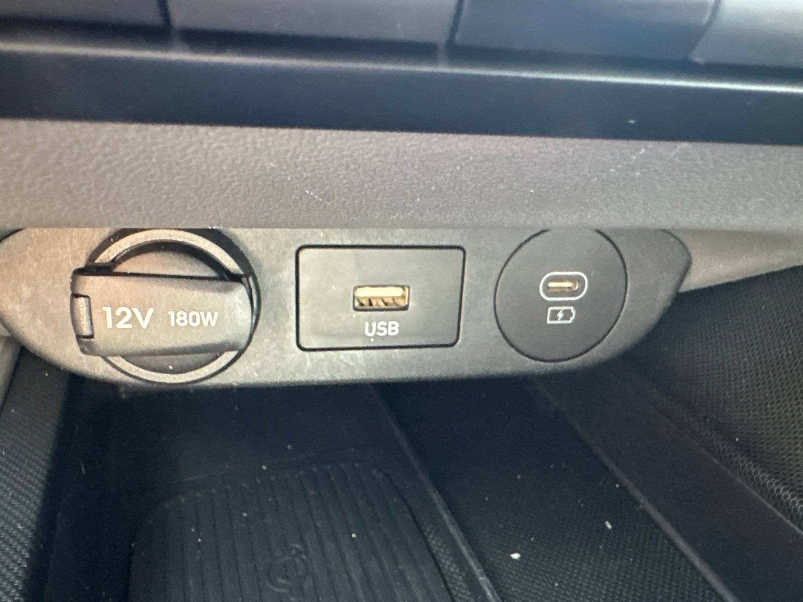 Used 2025 Hyundai Elantra SEL FWD image 31