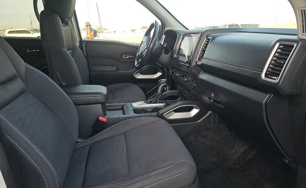 Used 2024 Nissan Frontier SV w/ SV Convenience Package image 35