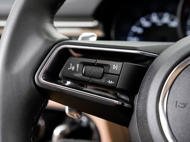 Certified 2025 Porsche Macan image 13