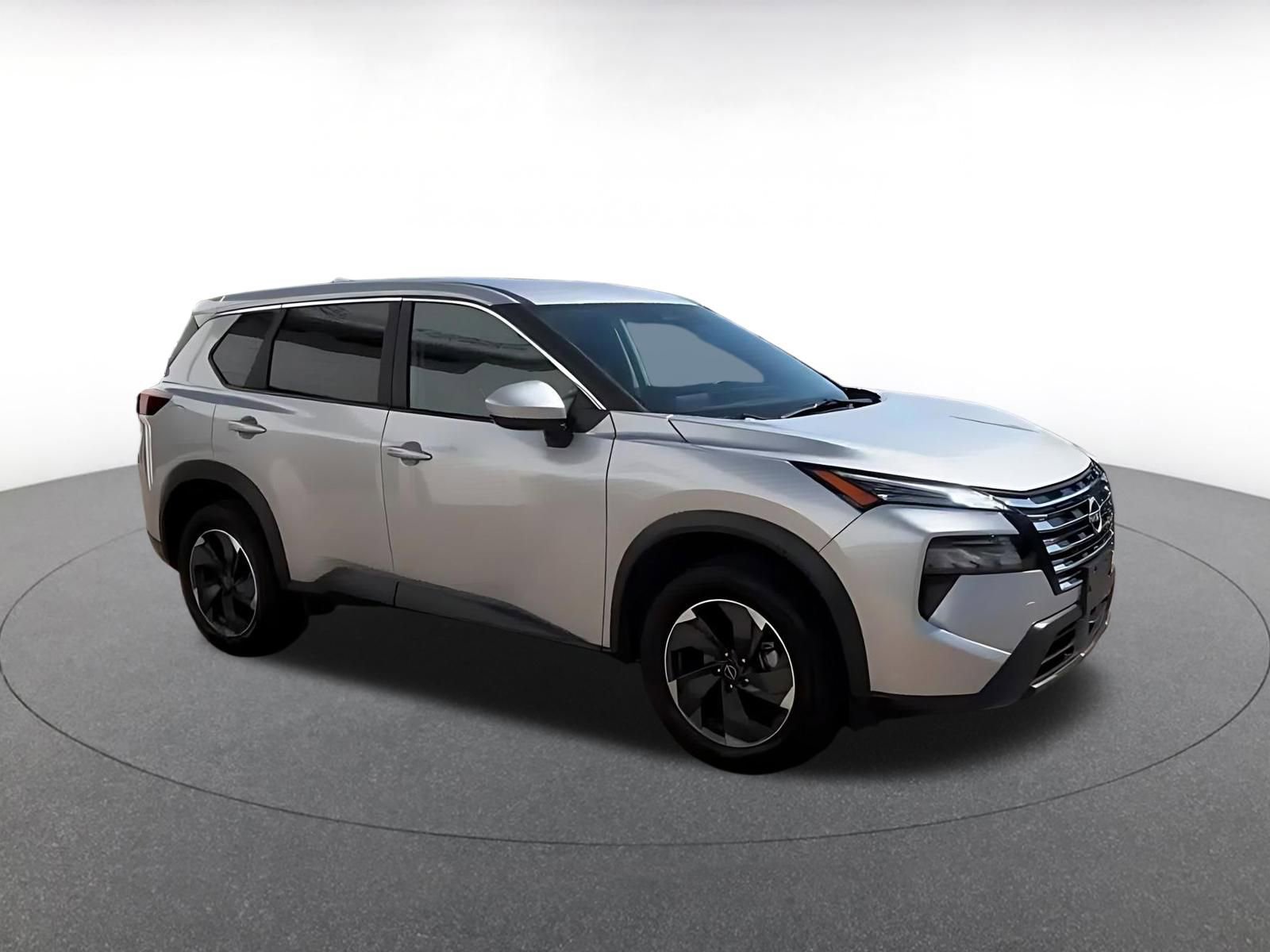 Used 2025 Nissan Rogue SV AWD/4WD image 2