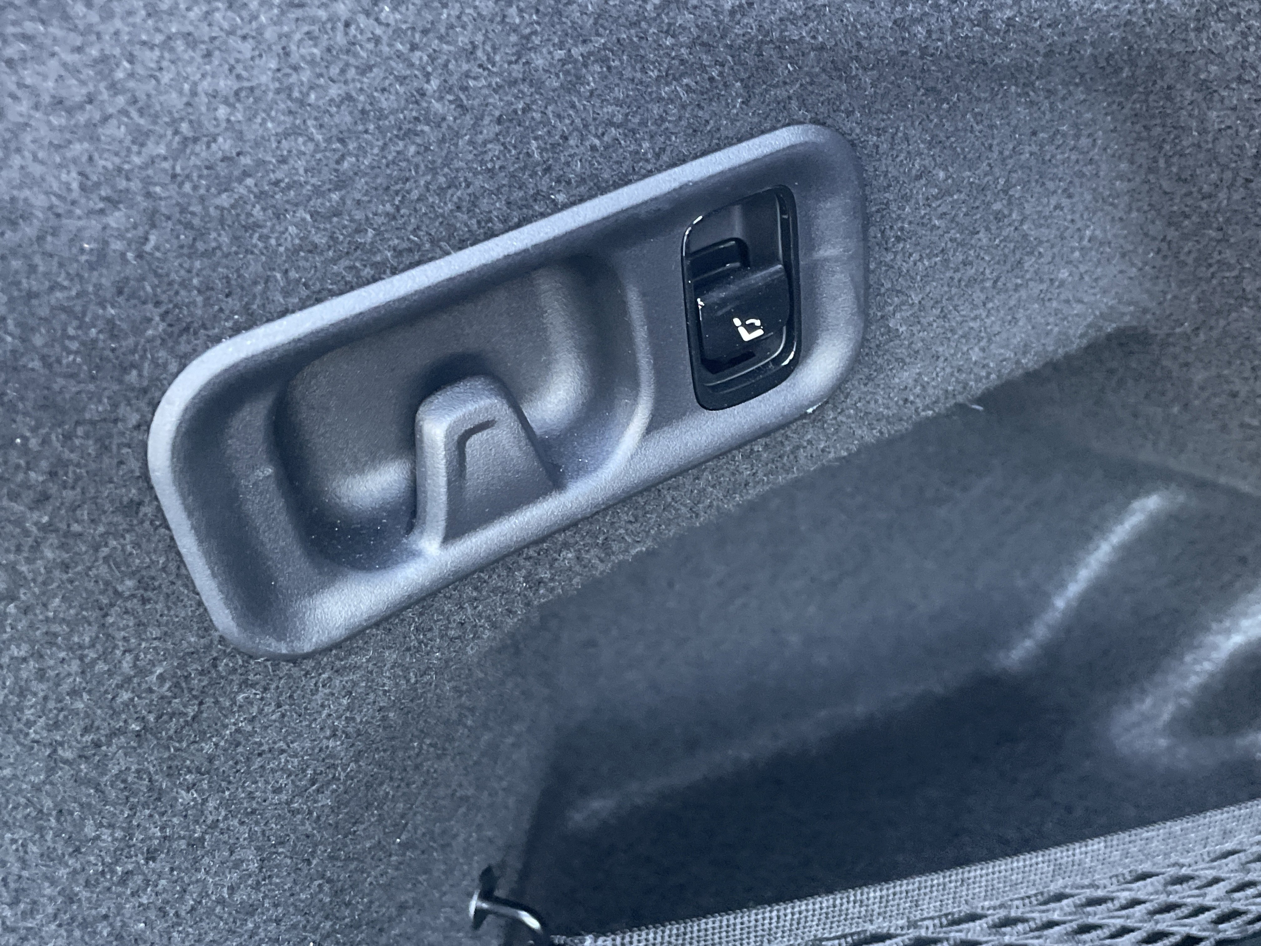 Certified 2025 Mercedes-Benz E 350 4MATIC Sedan image 11