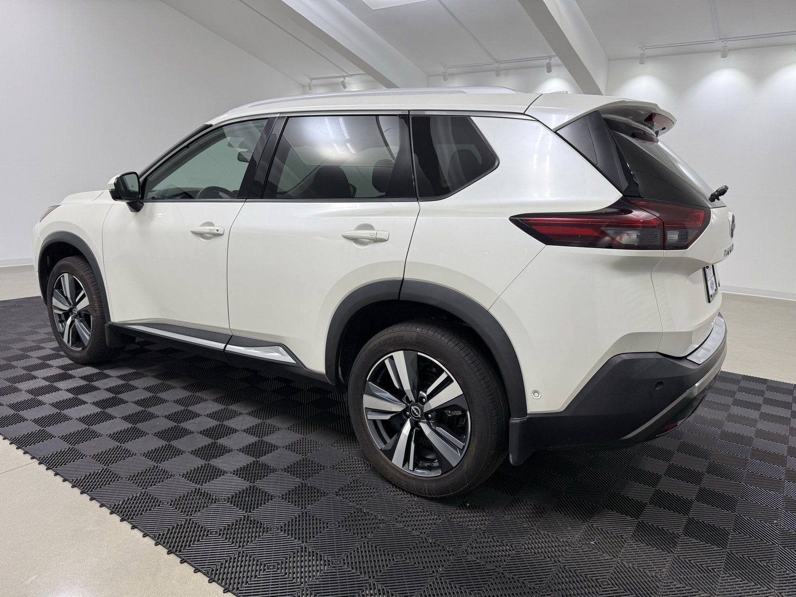 Used 2022 Nissan Rogue SL w/ SL Premium Package image 6