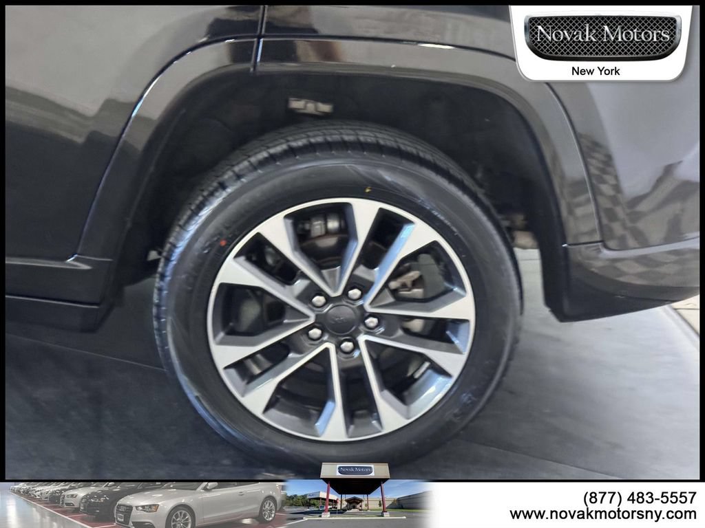 Used 2023 Jeep Grand Cherokee Overland AWD/4WD image 6