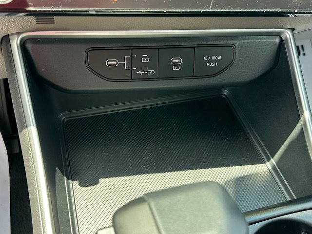 Used 2026 Kia Carnival FWD image 27