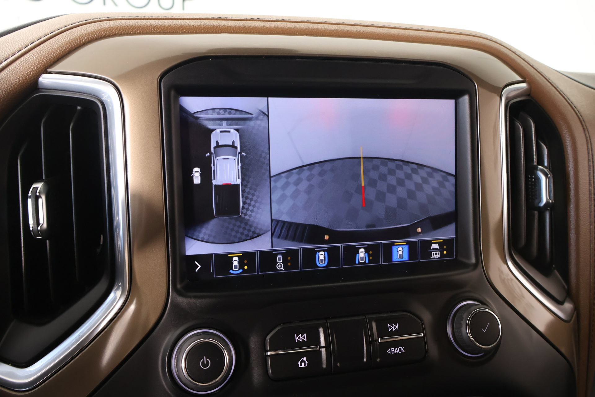 Used 2023 Chevrolet Silverado 2500 High Country w/ Technology Package AWD/4WD image 6