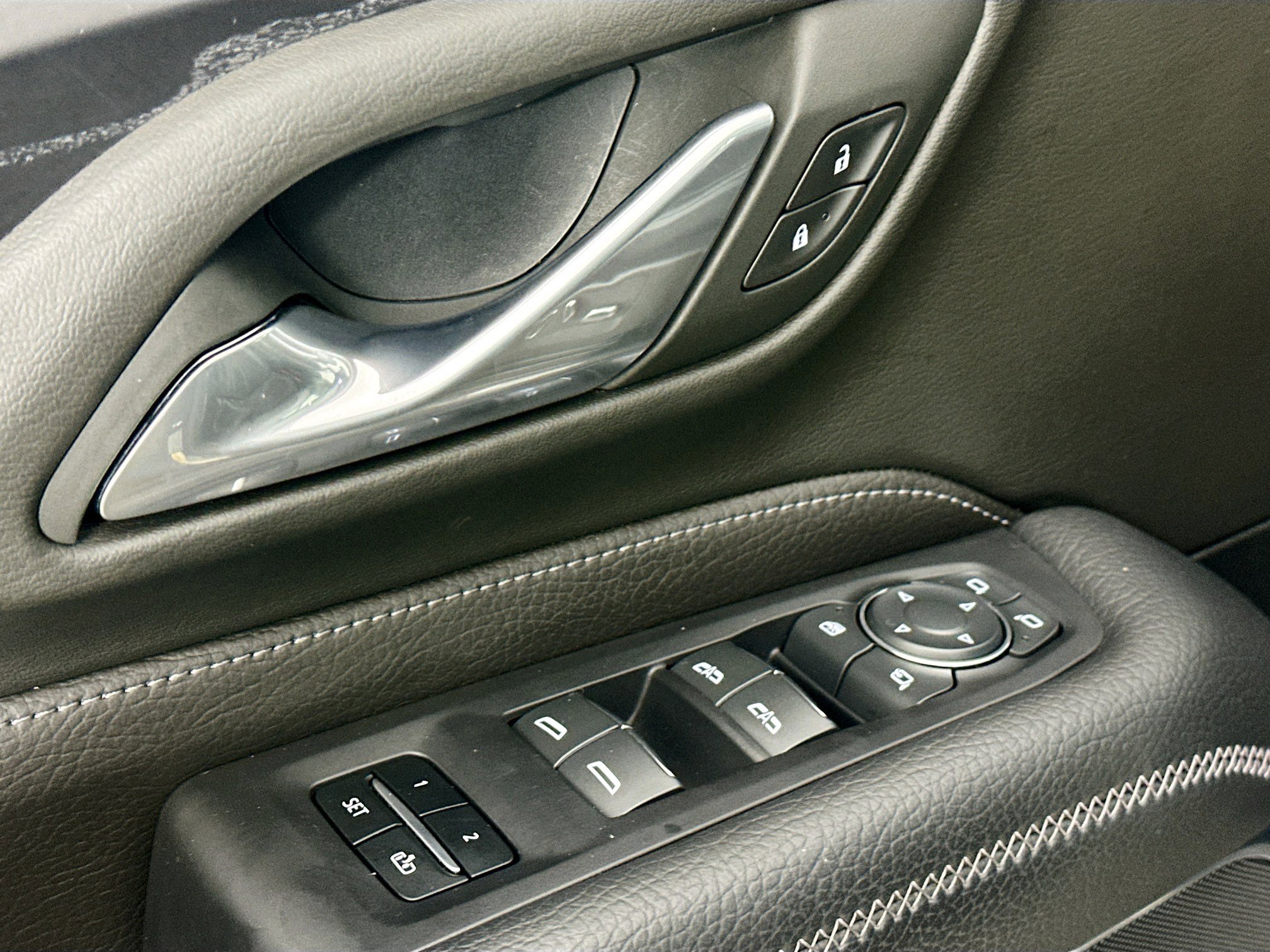 Used 2024 GMC Yukon Denali w/ Denali Reserve Package image 24