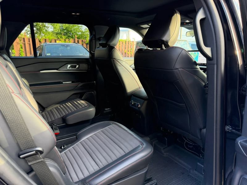 Used 2025 Ford Explorer ST-Line AWD/4WD image 27
