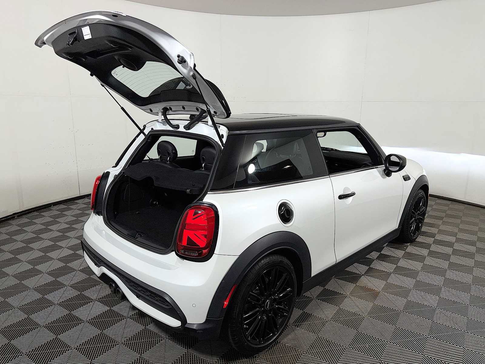 Used 2024 MINI Cooper S FWD image 23