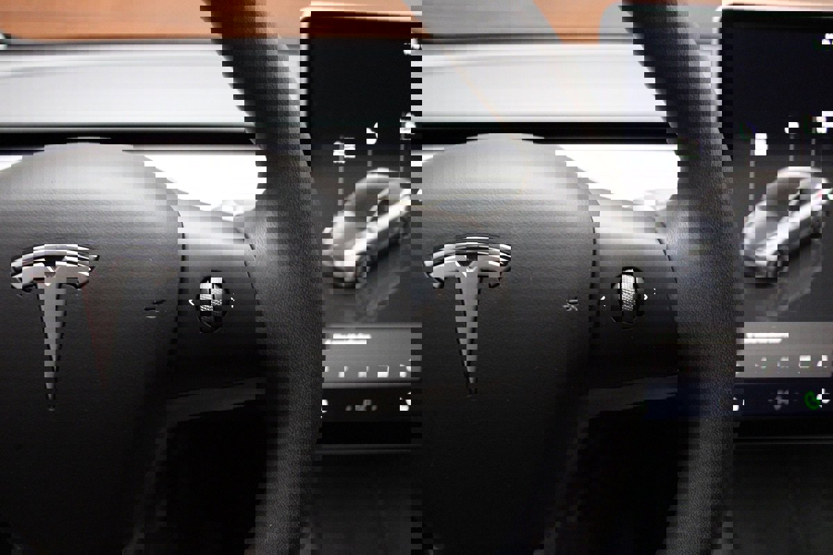 Used 2022 Tesla Model Y Long Range image 15