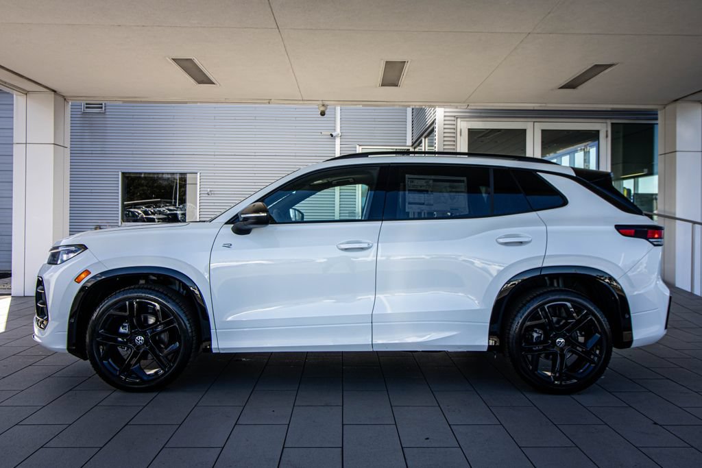New 2026 Volkswagen Tiguan SE R-Line FWD image 16