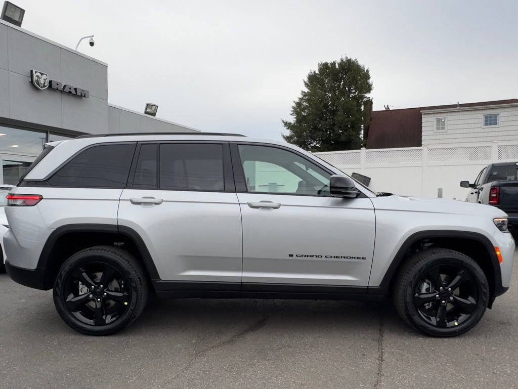 New 2026 Jeep Grand Cherokee Limited w/ Limited Altitude Package image 8