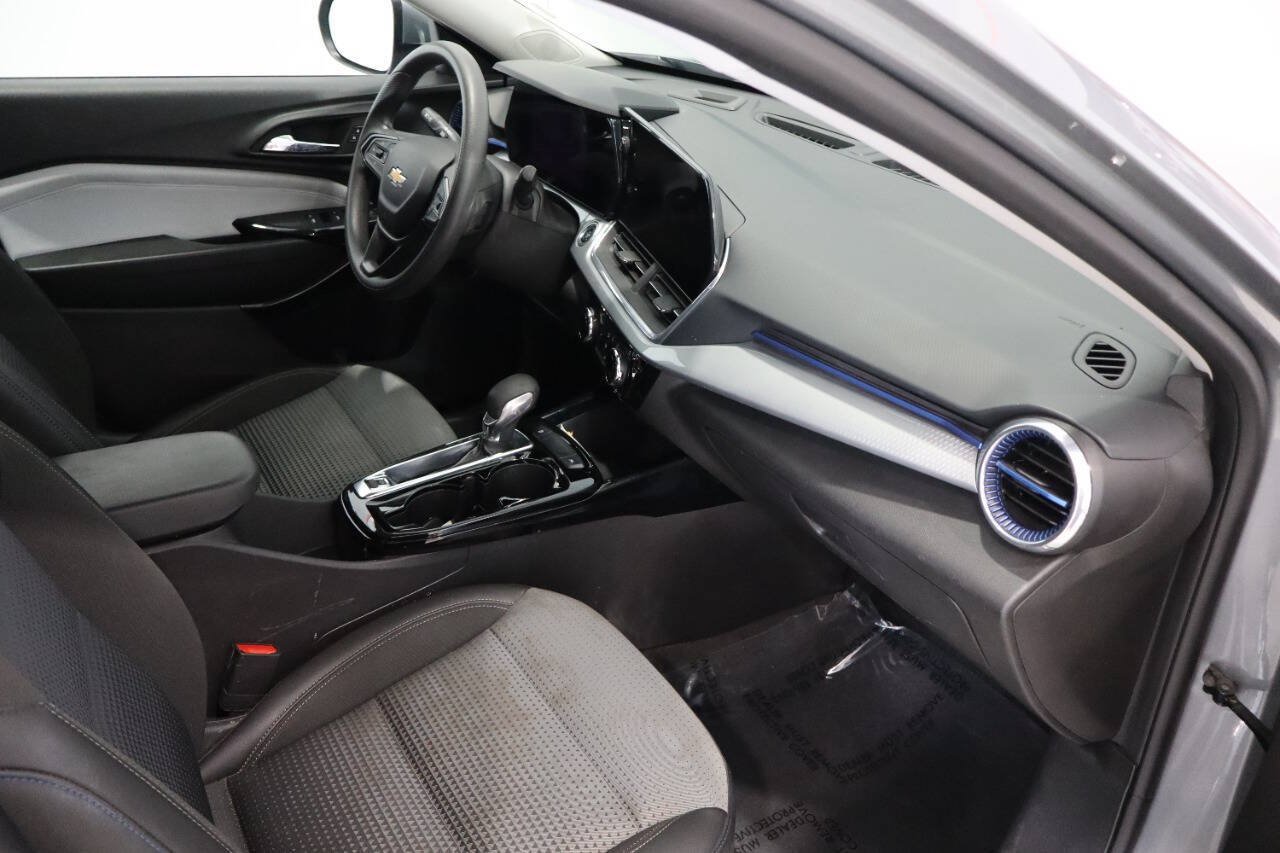 Used 2024 Chevrolet Trax LT FWD image 9