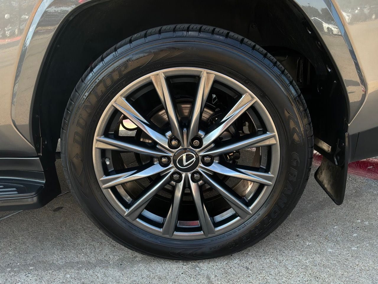 Used 2023 Lexus LX 600 F Sport w/ Accessory Package (Z1) AWD/4WD image 9