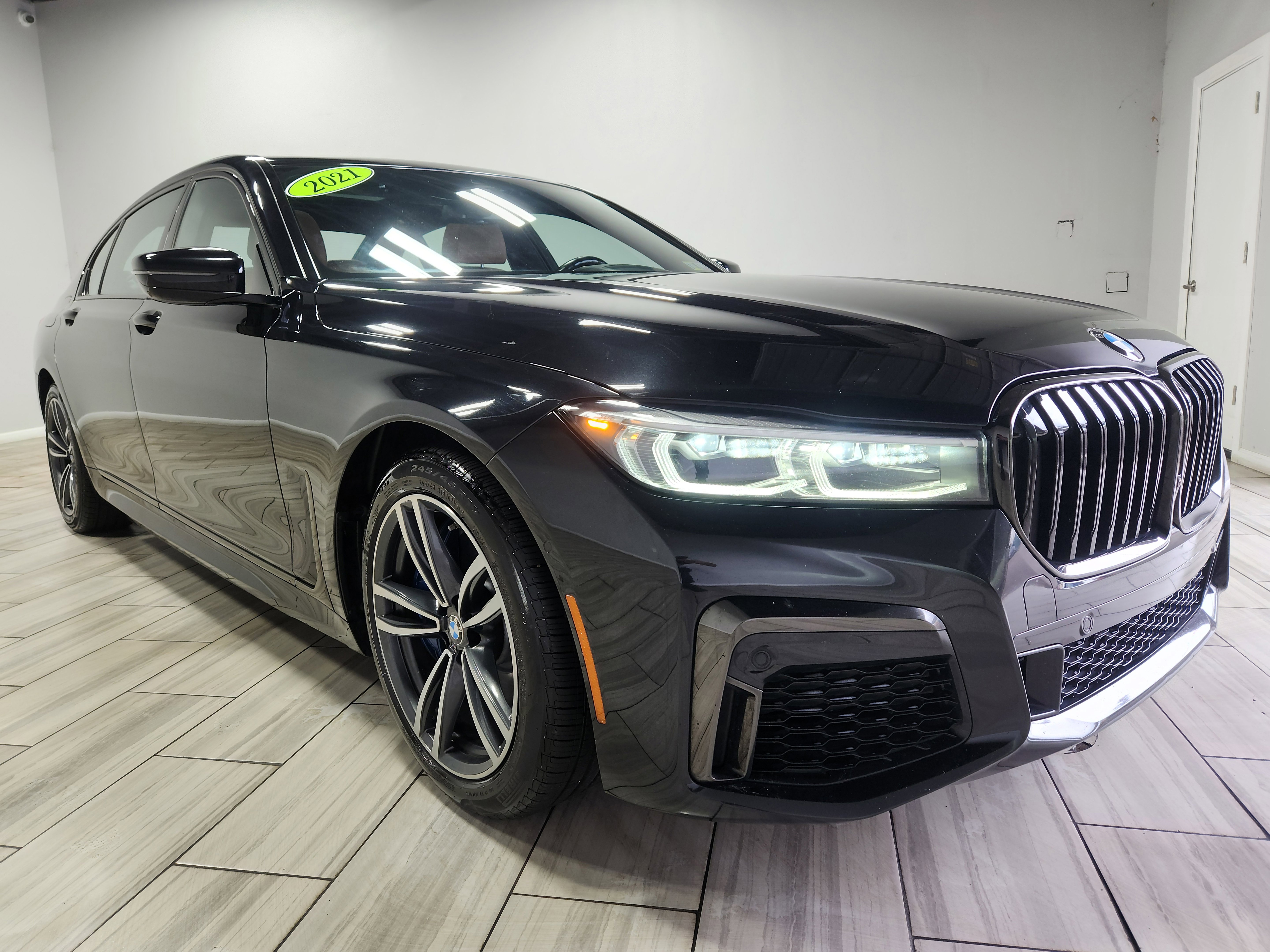 Used 2021 BMW 740i w/ M Sport Package image 7
