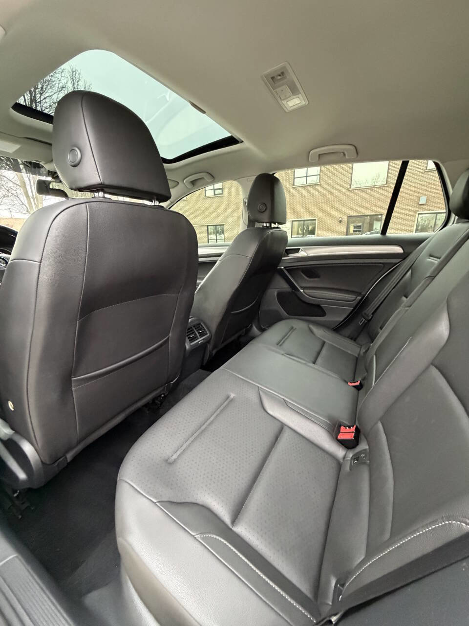 Used 2015 Volkswagen Golf SE image 14