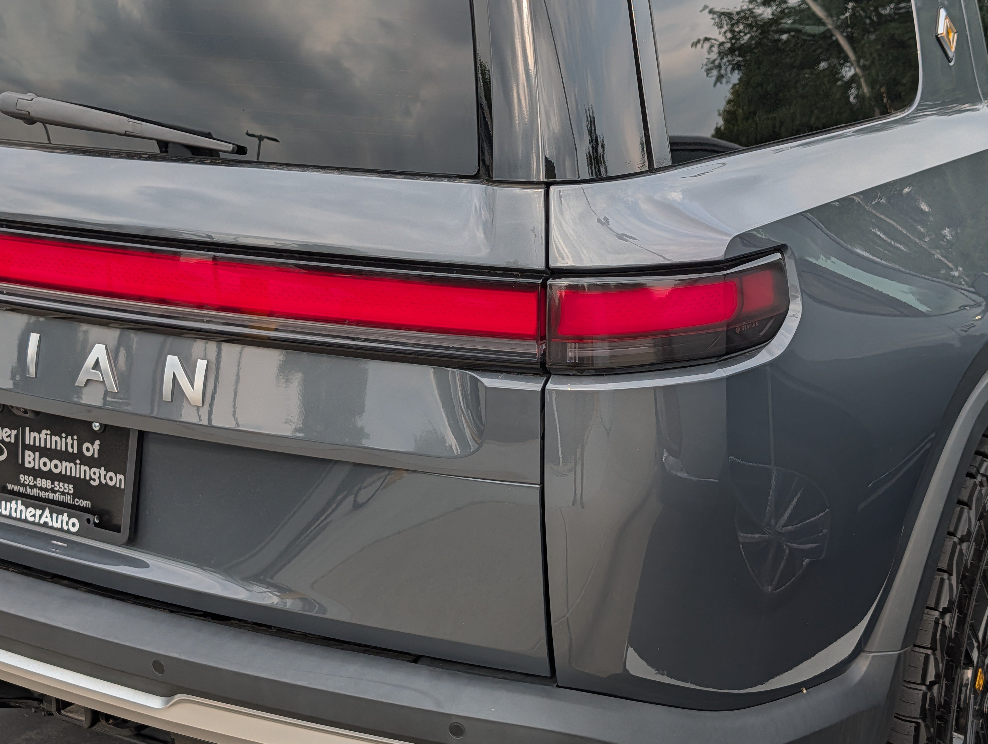 Used 2023 Rivian R1S Adventure AWD/4WD image 17