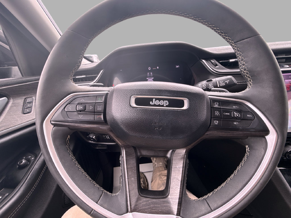 Used 2023 Jeep Grand Cherokee Limited AWD/4WD image 27