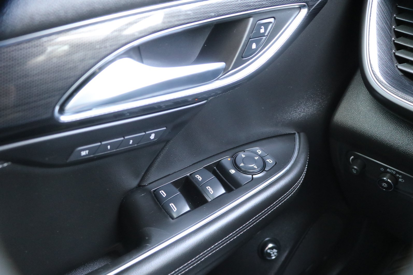 Used 2023 Buick Envision Essence AWD/4WD image 11