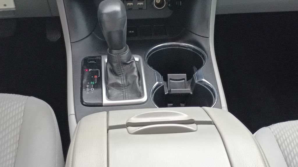 Used 2019 Toyota Highlander LE FWD image 22