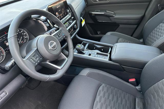 New 2025 Nissan Pathfinder SV w/ SV Premium Package image 10