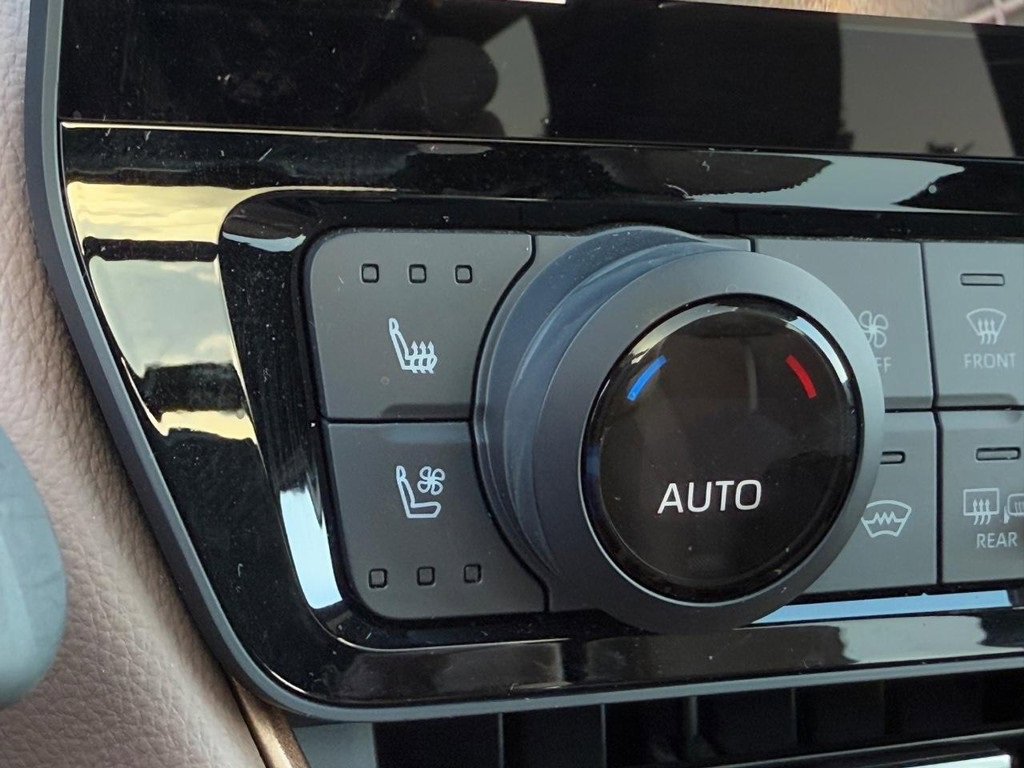 Used 2024 Toyota Grand Highlander AWD Hybrid image 23