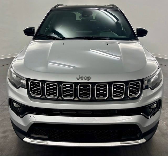 Used 2025 Jeep Compass Limited AWD/4WD image 3