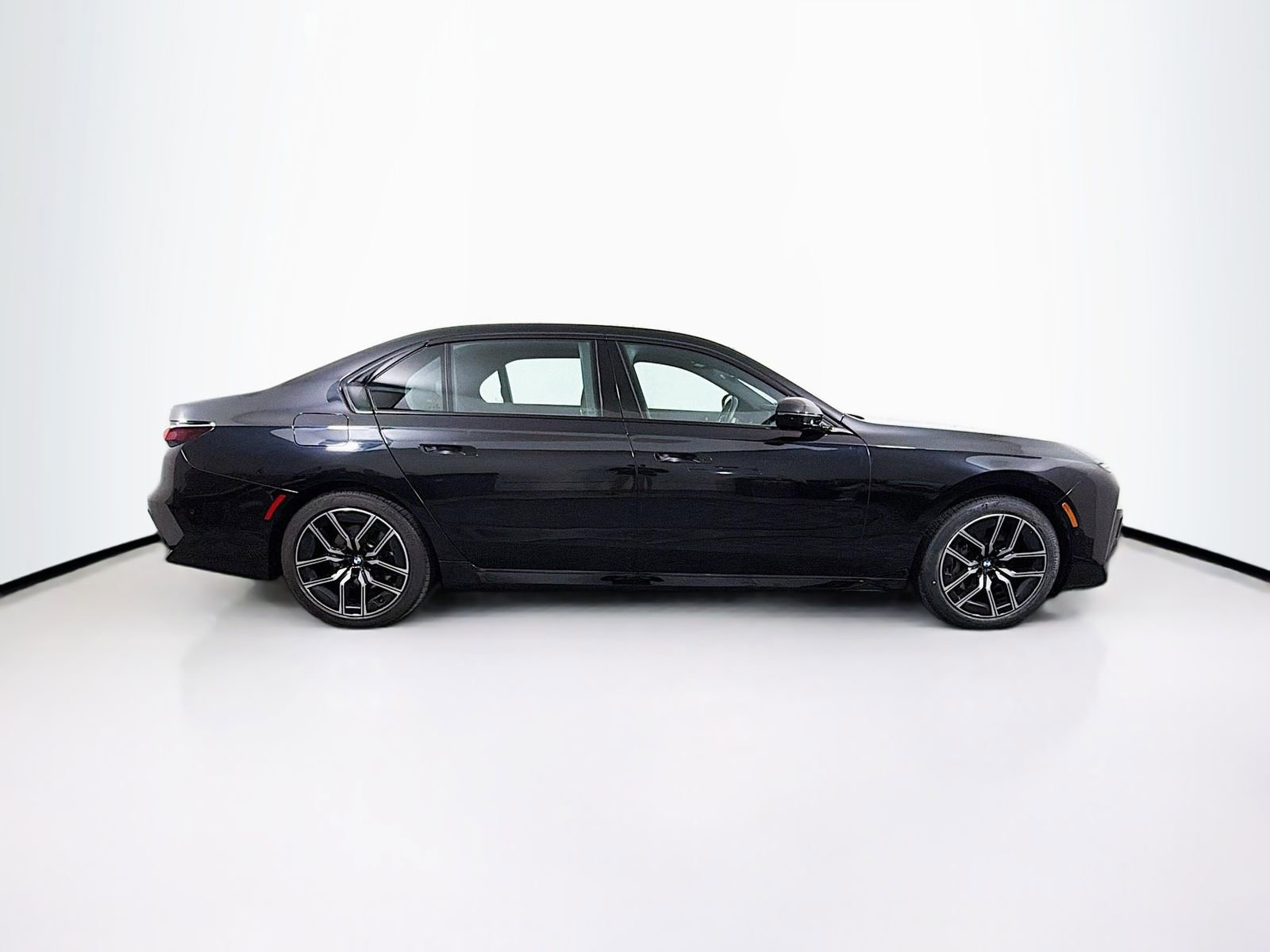 Used 2025 BMW 740i xDrive image 8