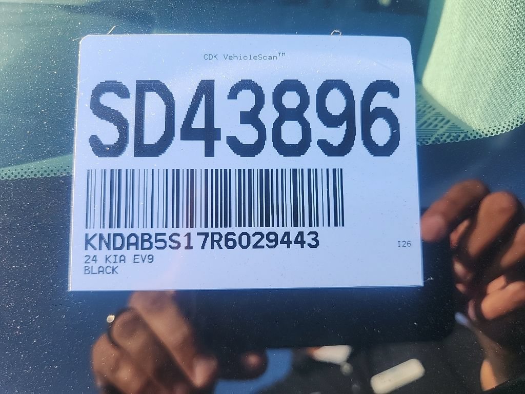 Certified 2024 Kia EV9 Light Long Range RWD image 5