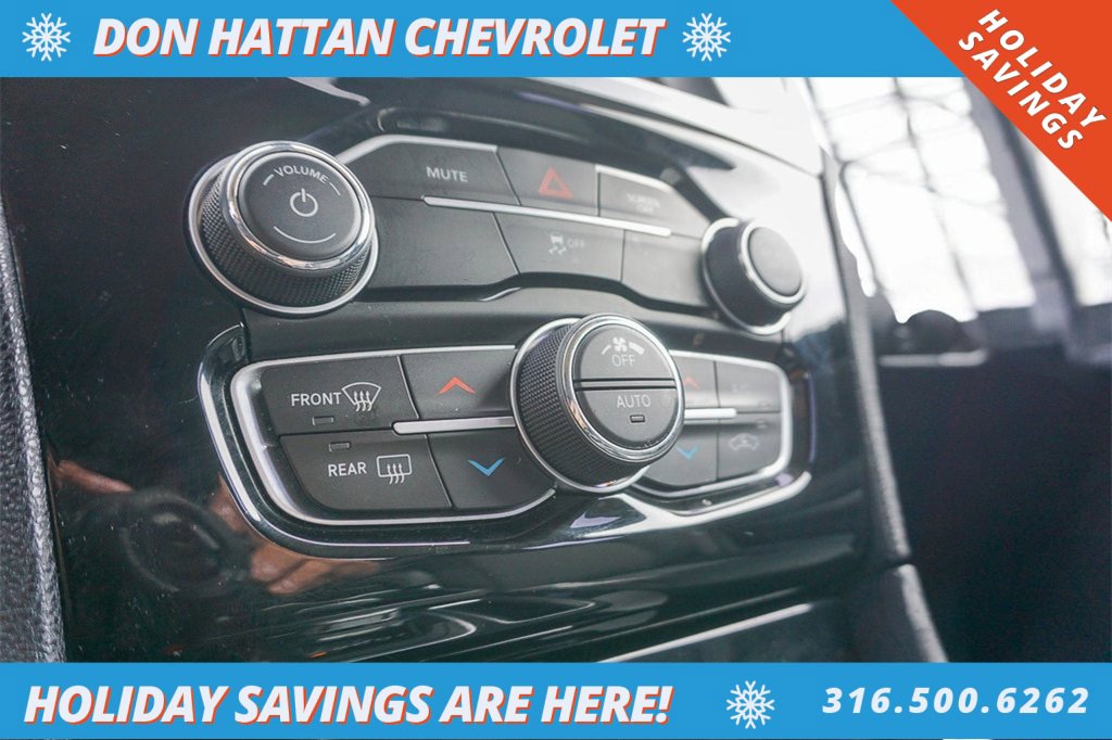 Used 2023 Chrysler 300 Touring w/ Sport Appearance Package image 10