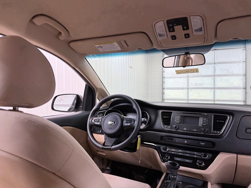 Used 2017 Kia Sedona LX FWD image 26