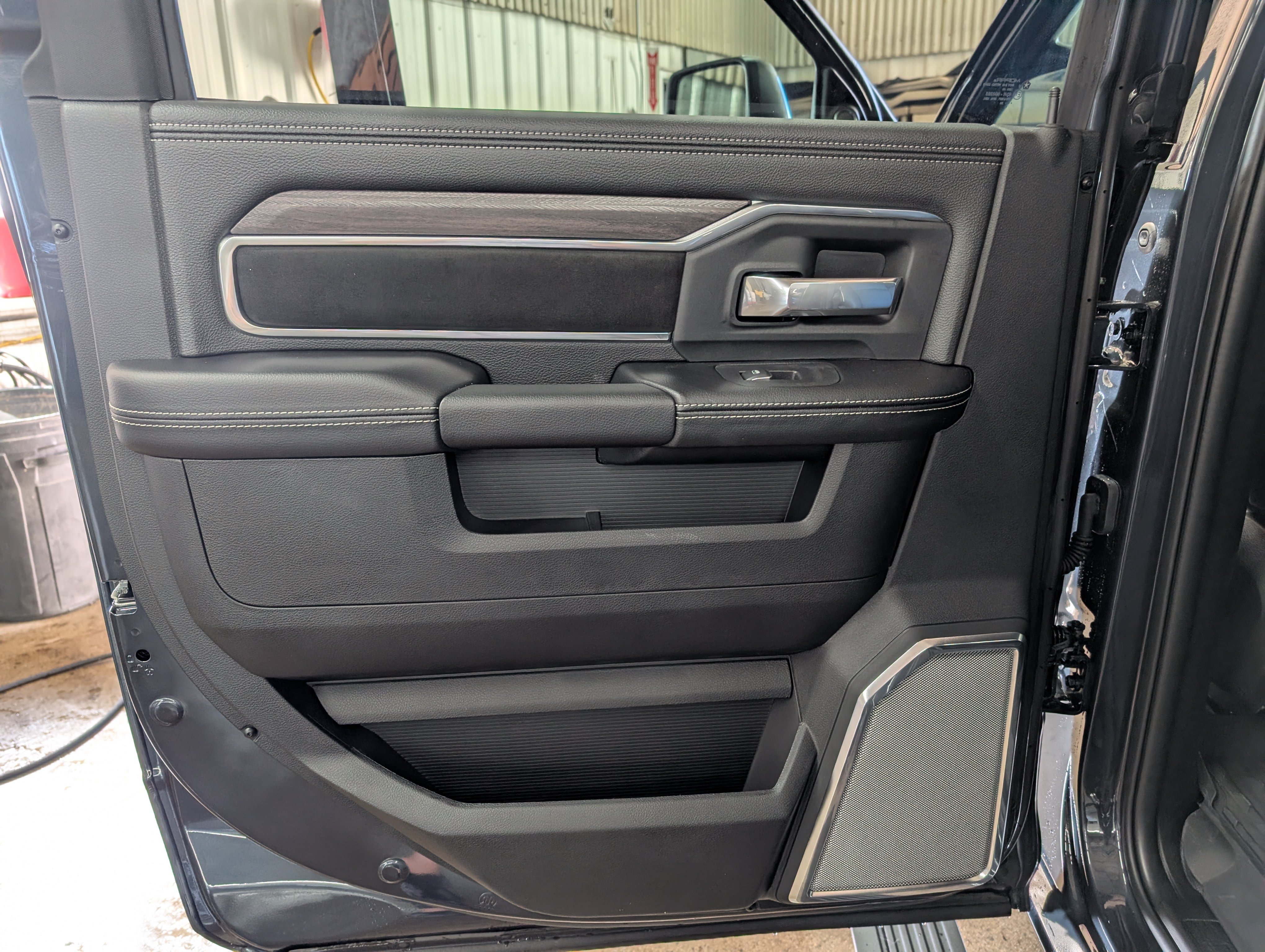 New 2026 RAM 2500 Laramie AWD/4WD image 14