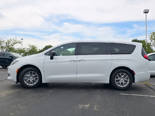 New 2027 Chrysler Pacifica LX FWD image 22