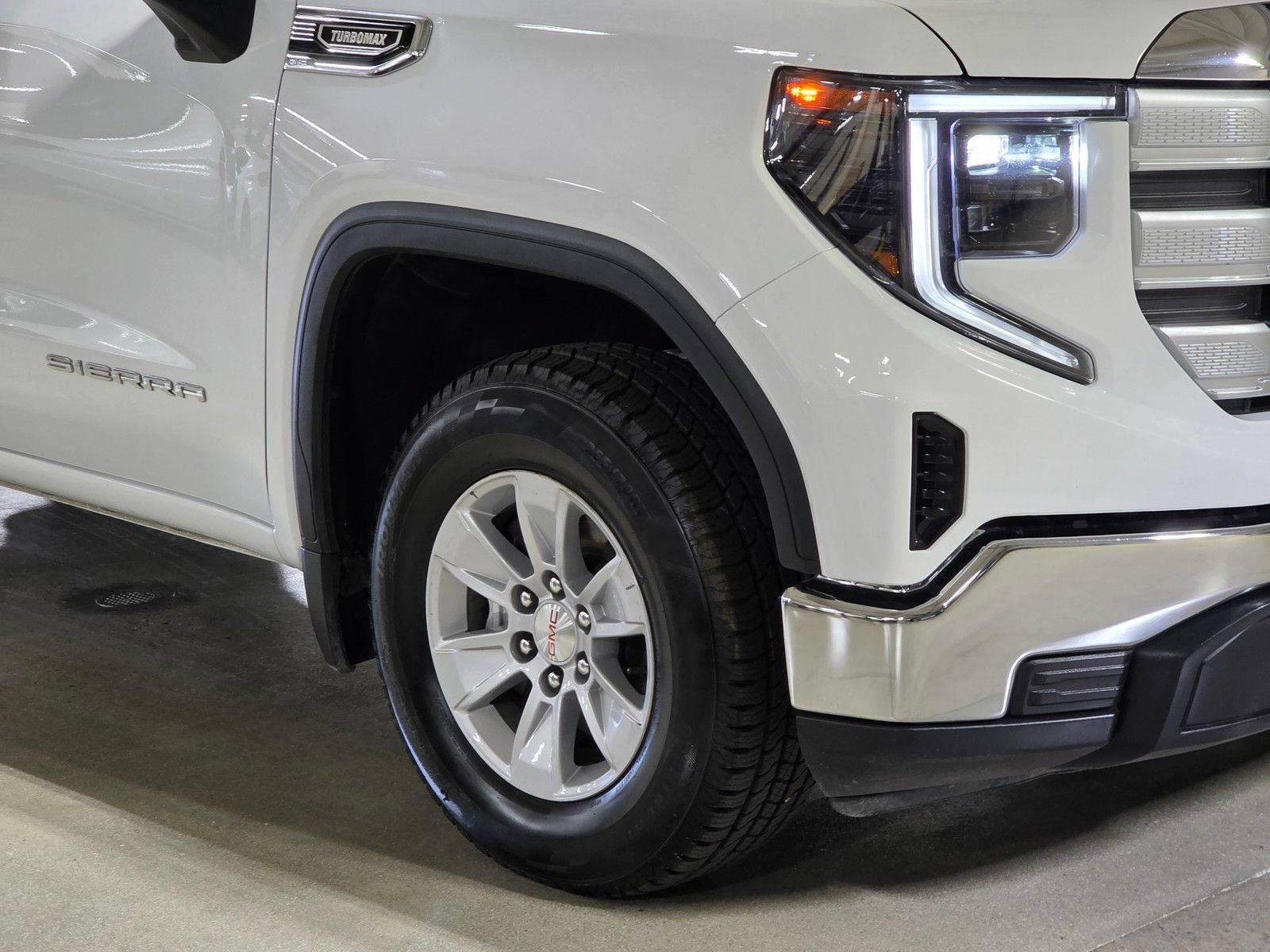 Used 2024 GMC Sierra 1500 SLE RWD image 10