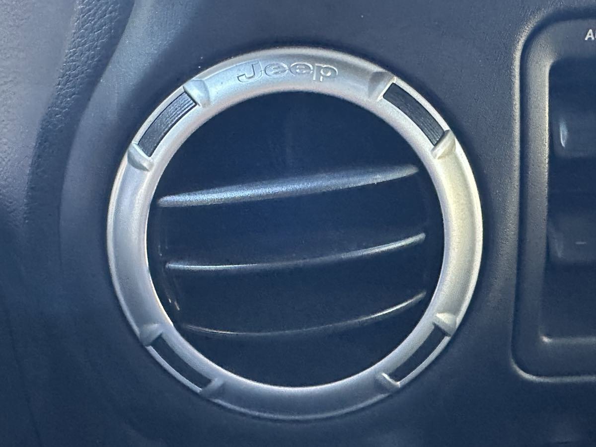 Used 2016 Jeep Wrangler Unlimited Sahara w/ Connectivity Group image 10