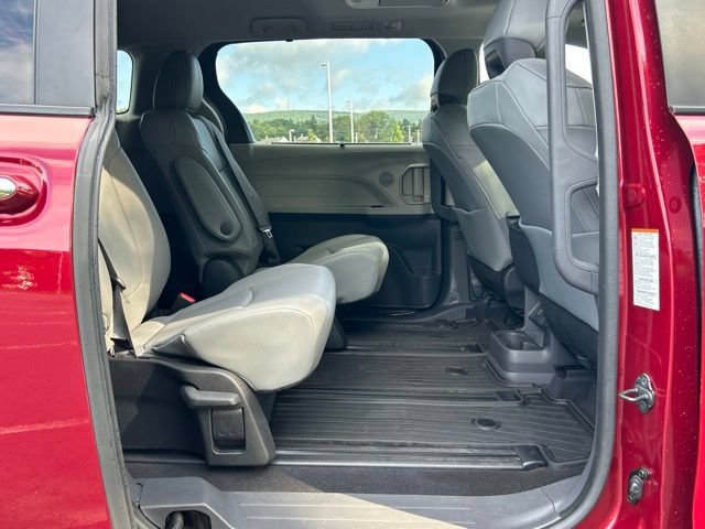 Used 2022 Toyota Sienna XLE w/ XLE Plus Package AWD/4WD image 48