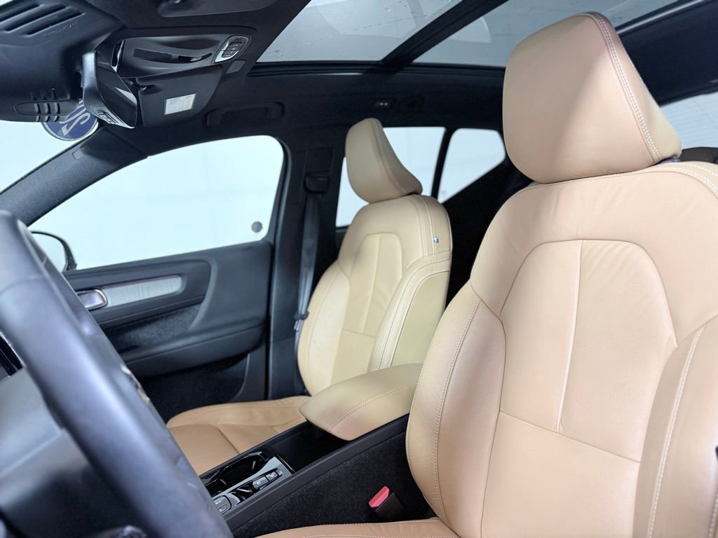 Used 2022 Volvo XC40 T5 Inscription w/ Climate Package image 20