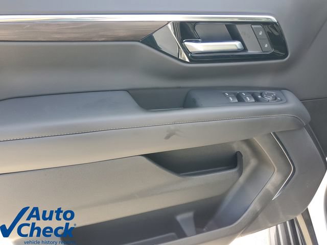 Used 2025 Chevrolet Suburban LS RWD image 19