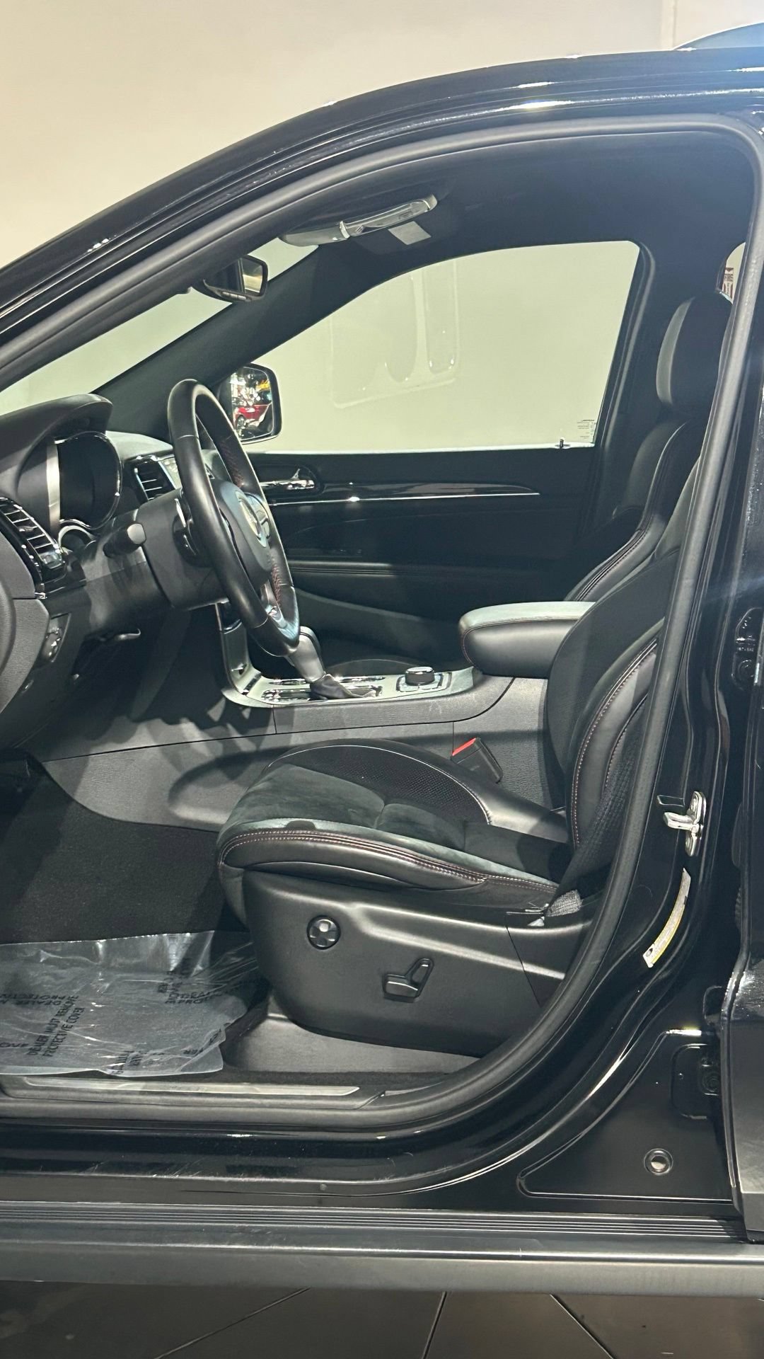 Used 2019 Jeep Grand Cherokee Trailhawk AWD/4WD image 40
