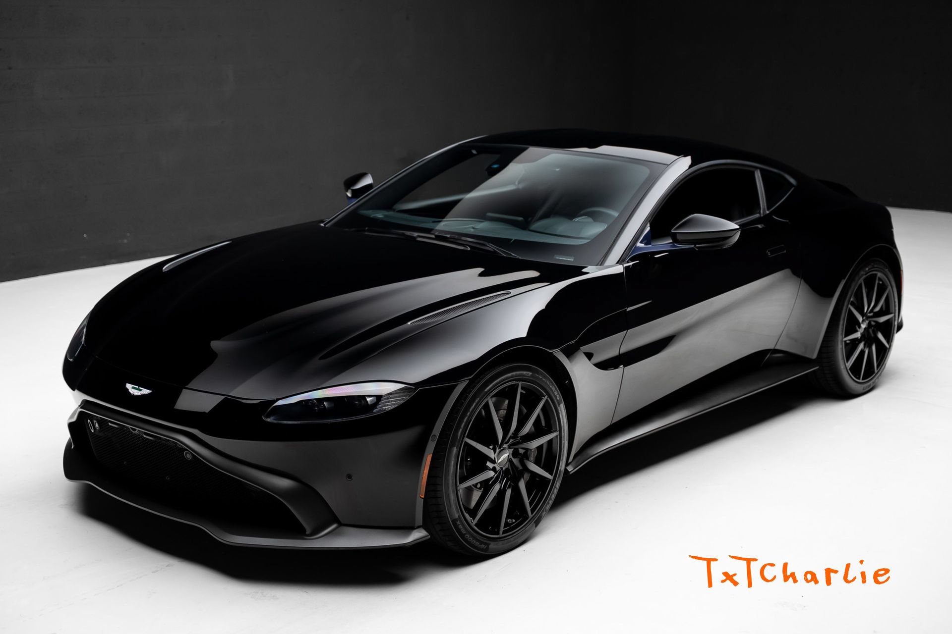 Used 2020 Aston Martin V8 Vantage Coupe RWD image 1
