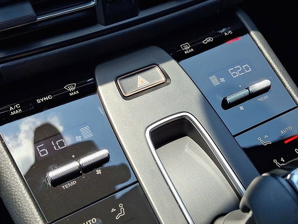 Used 2025 Porsche Macan image 18