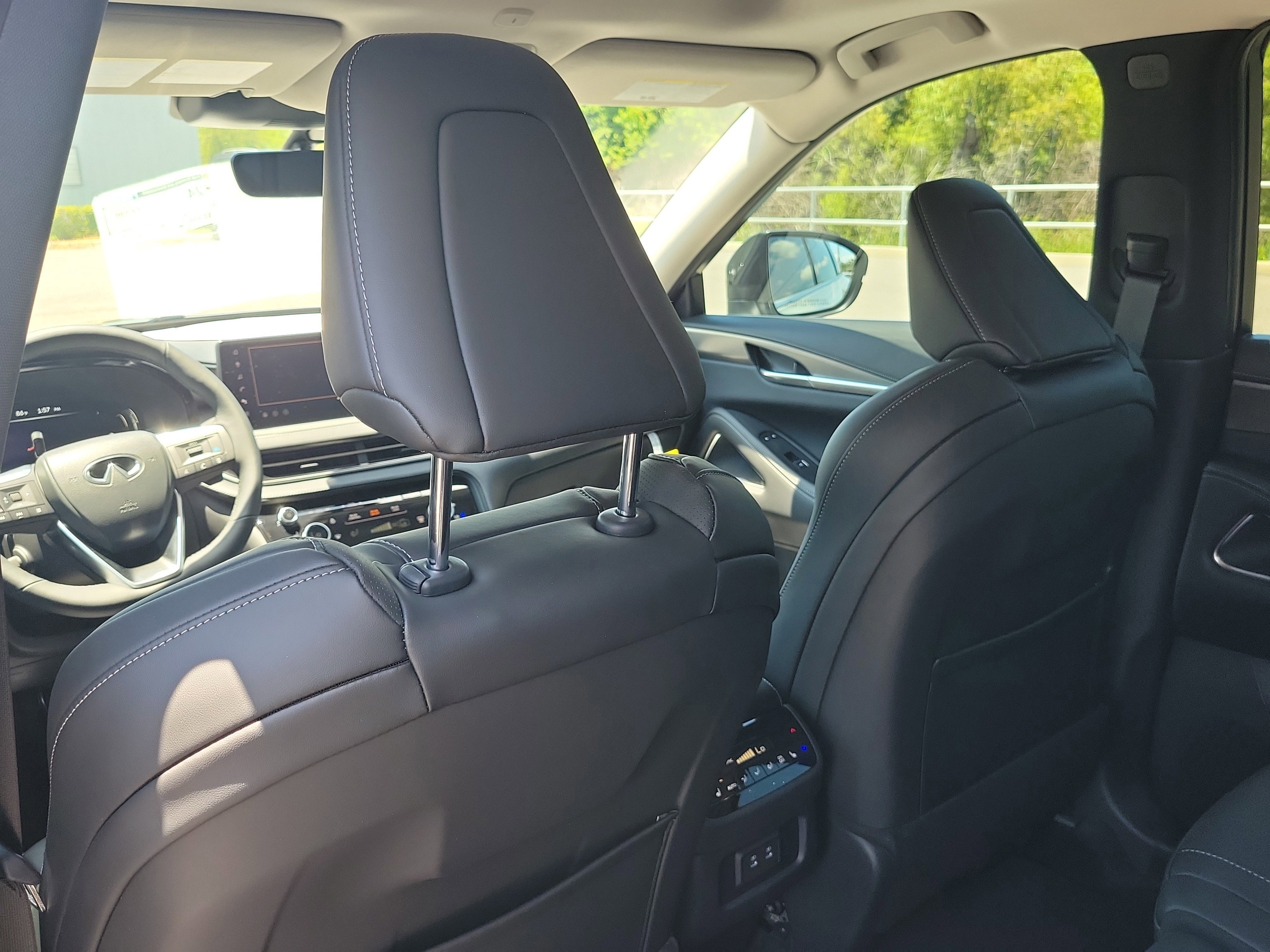 Used 2026 INFINITI QX60 Luxe w/ Cargo Package FWD image 9